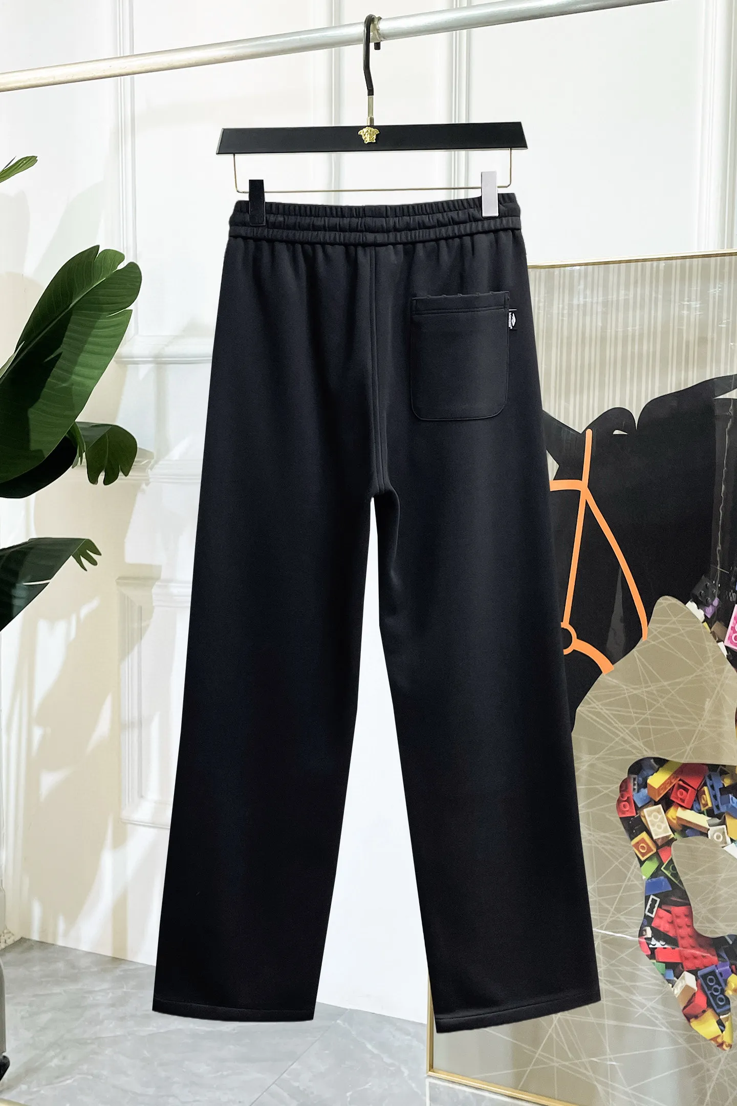 Balenciaga 🆕2026 Autumn and Winter New Arrival Casual Pants! The official website will be released simultaneously. Brand Classic LOGO casual pants, customized fabrics, excellent comfort and strong touch. Highly recognisable, perfect appearance and craftsmanship. Size:M-3XL